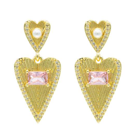 Aretes de chapa de oro texturizados con perla blanca y piedra rosada